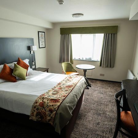 Cat & Lion Country Pub And Hotel Warrington  Exteriör bild