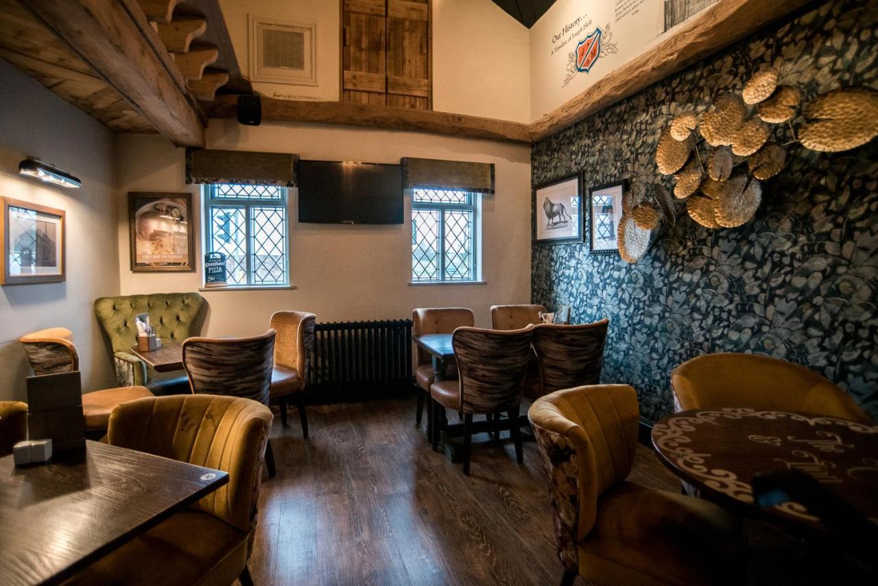 Cat & Lion Country Pub And Hotel Warrington  Exteriör bild
