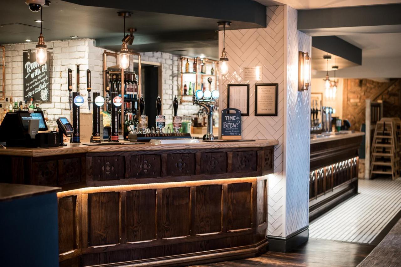 Cat & Lion Country Pub And Hotel Warrington  Exteriör bild