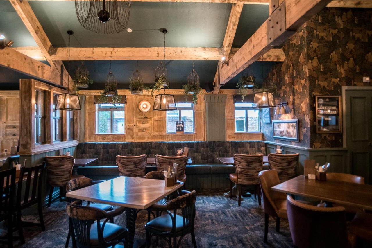 Cat & Lion Country Pub And Hotel Warrington  Exteriör bild