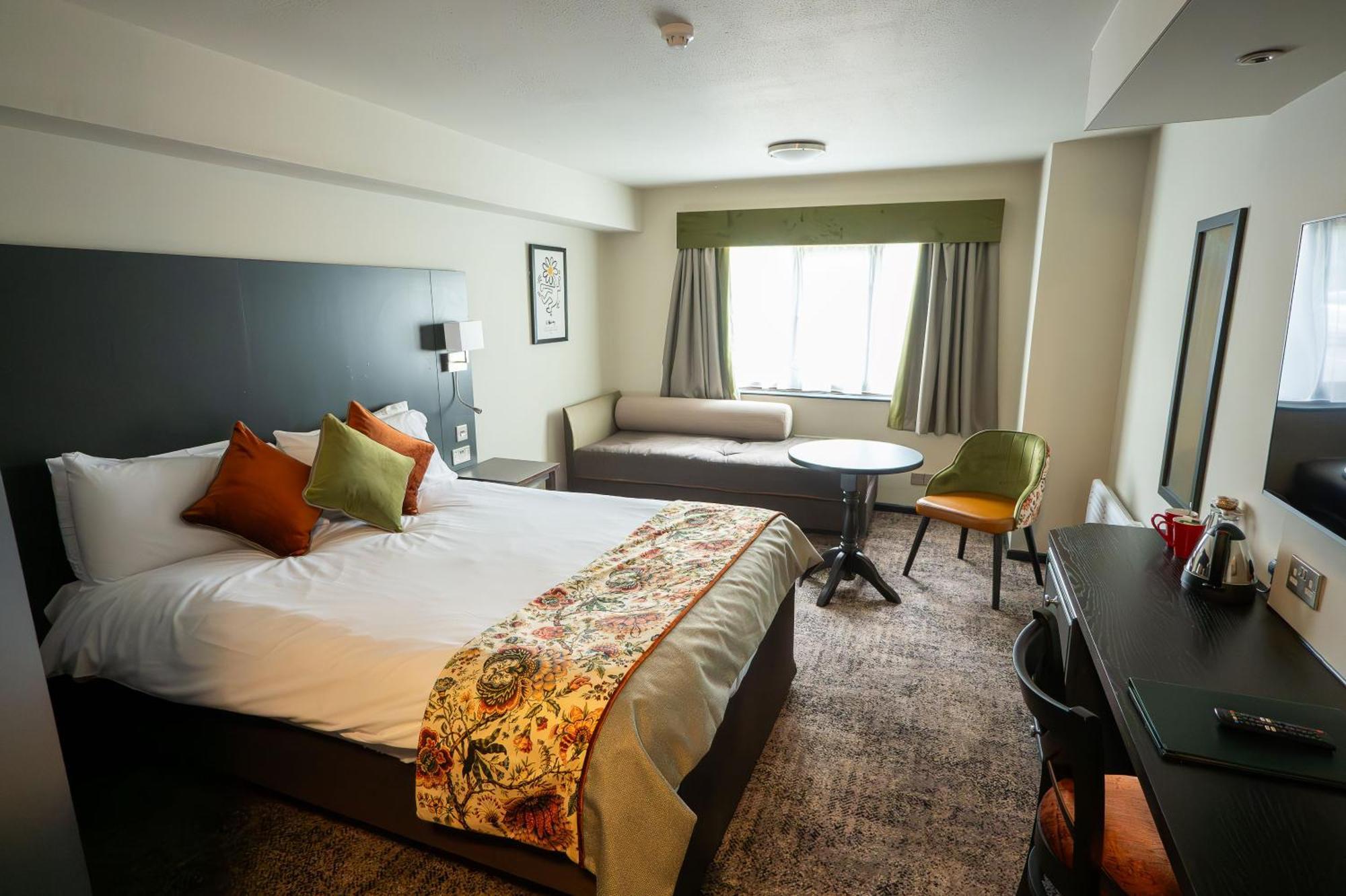 Cat & Lion Country Pub And Hotel Warrington  Exteriör bild