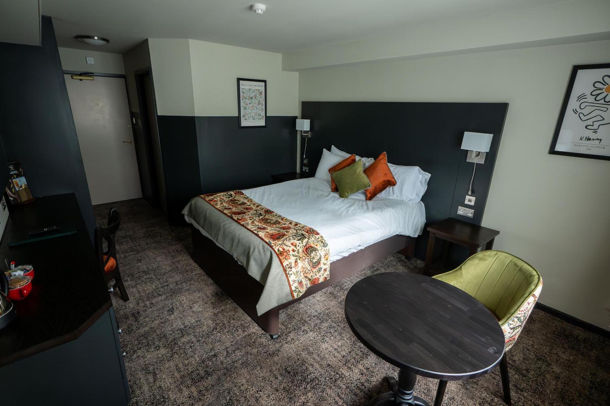 Cat & Lion Country Pub And Hotel Warrington  Exteriör bild